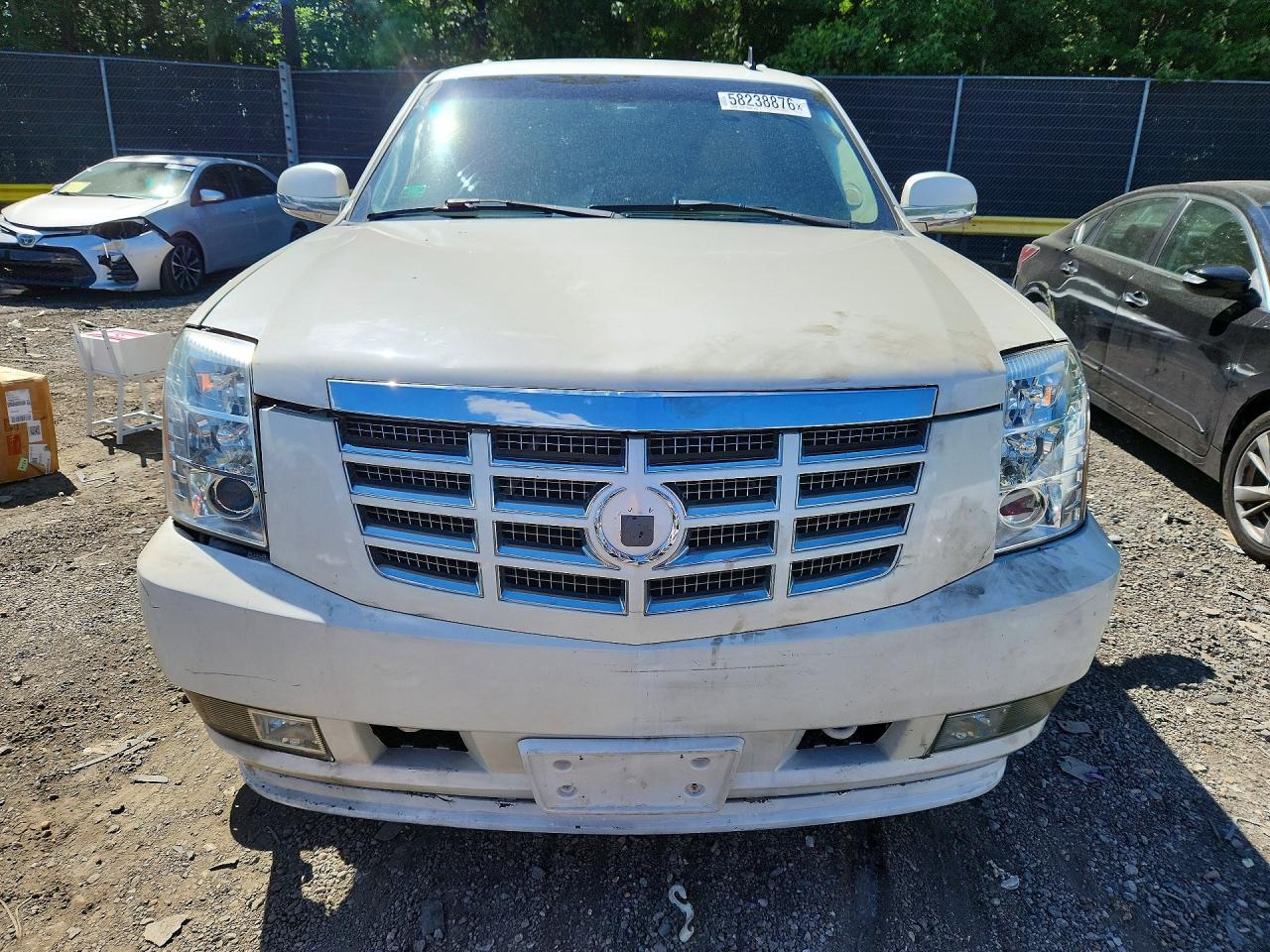 2007 Cadillac Escalade Luxury Бежевый vin: 1GYFK63897R311564