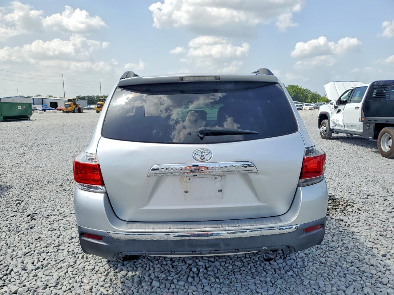 2013 Toyota Highlander Plus Silver vin: 5TDZK3EH2DS097030