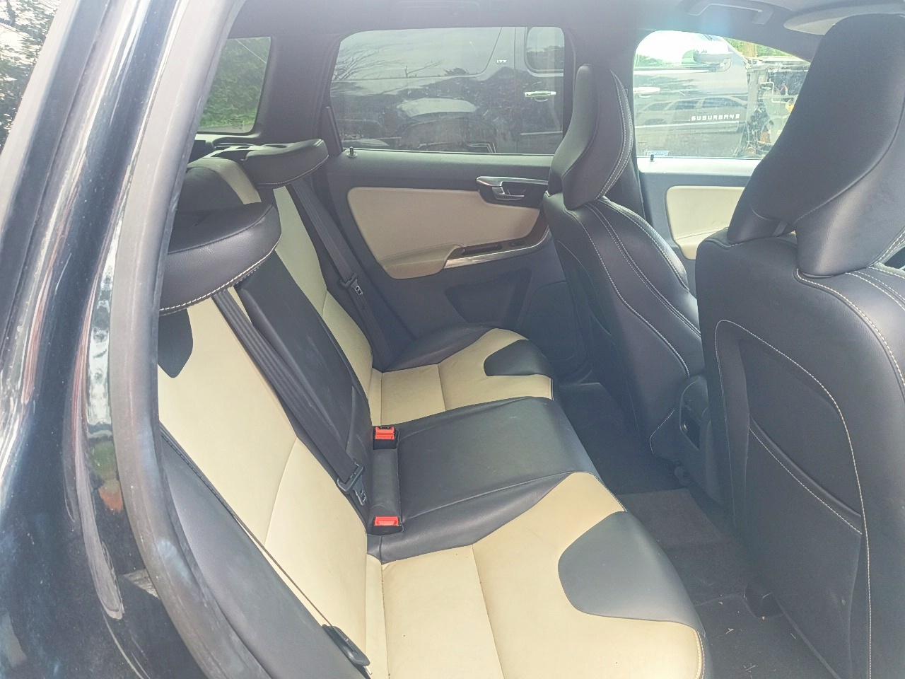 2015 Volvo Xc60 Platinum (non R Design) Charcoal vin: YV440MDM8F2723501