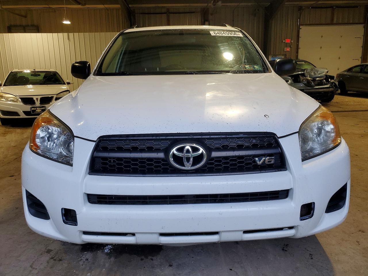 2011 Toyota Rav4 Base White vin: JTMBK4DVXB5099173