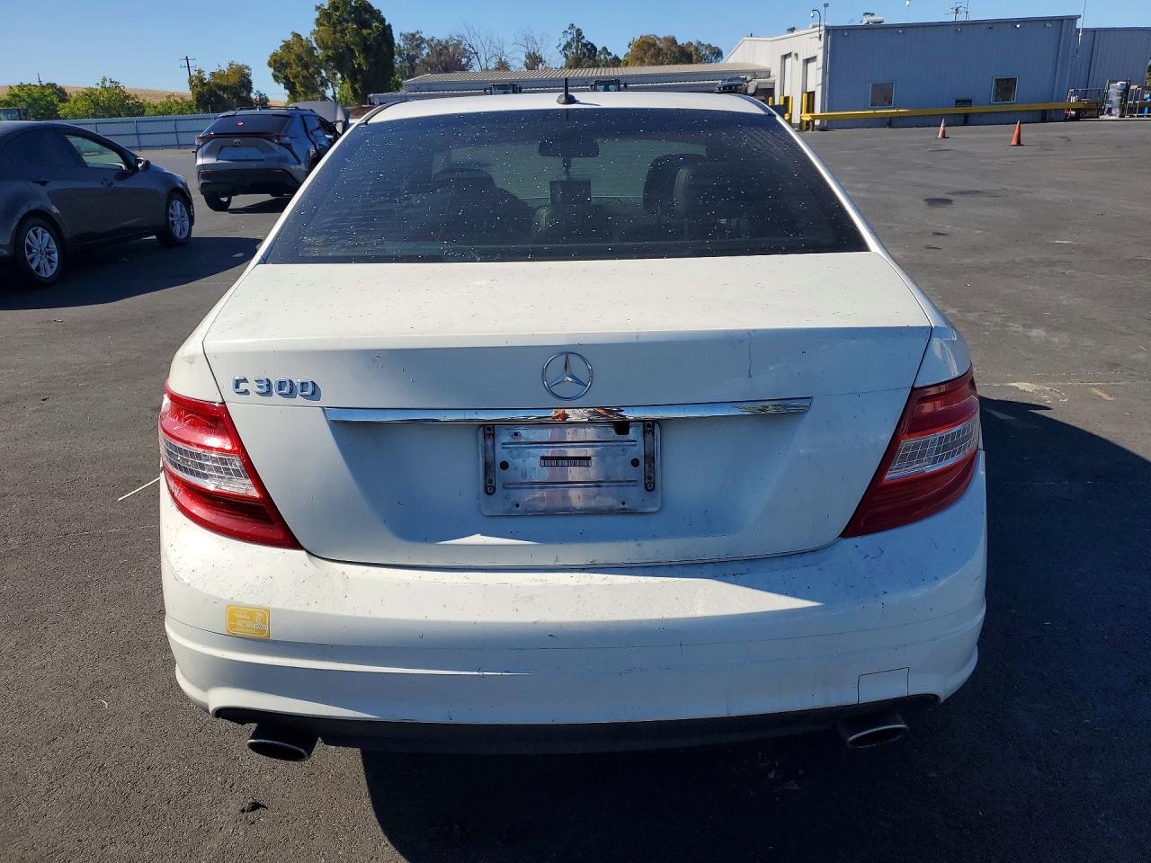 2010 Mercedes-benz C 300 White vin: WDDGF5EB2AR087262