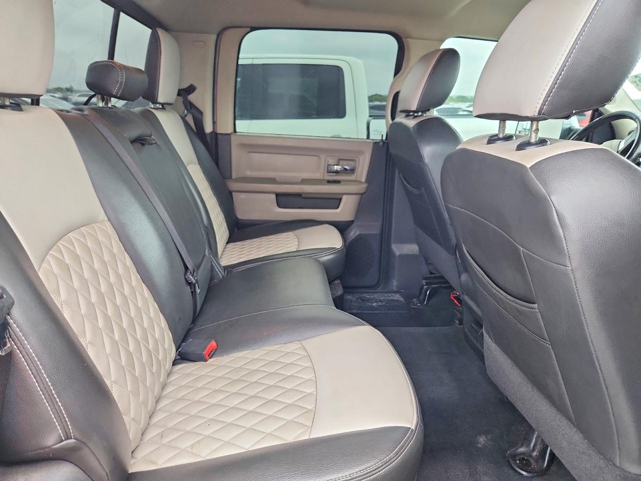 2011 Dodge Ram 1500 Silver vin: 1D7RV1CTXBS553661