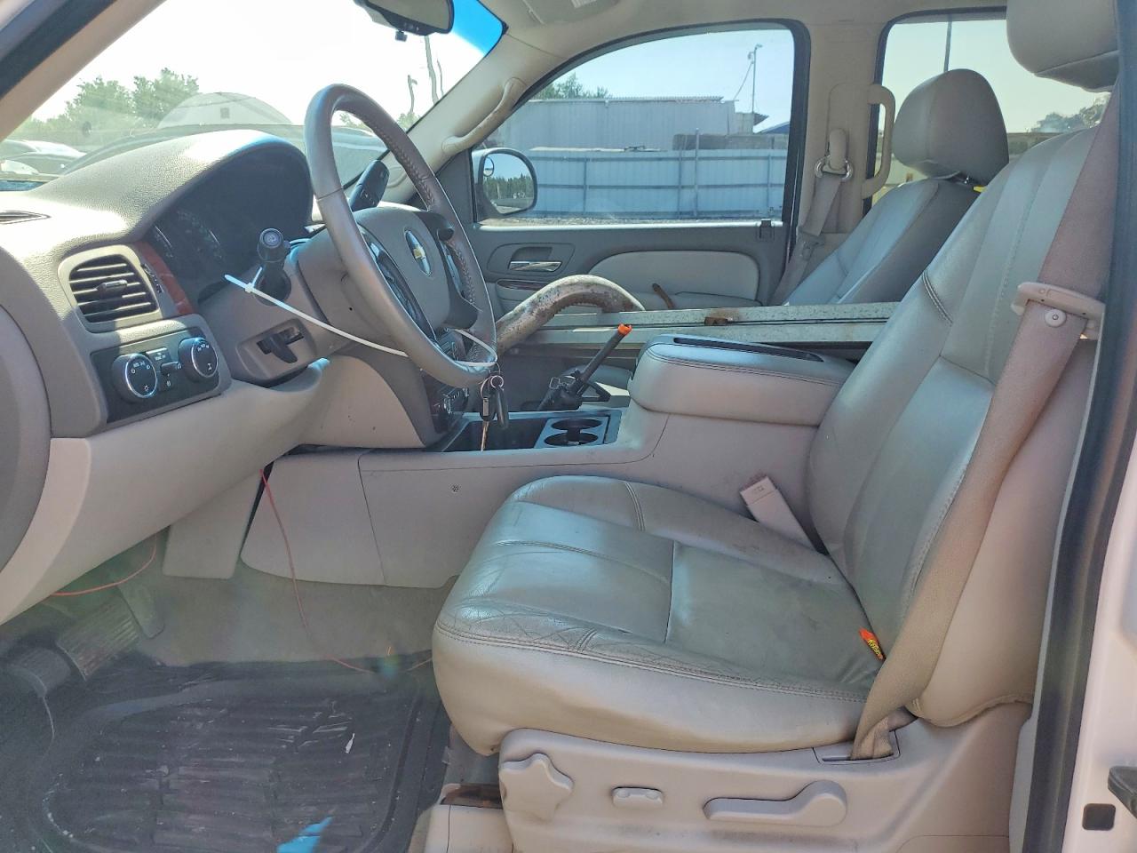 2010 Chevrolet Tahoe K1500 Lt White vin: 1GNUKBE00AR261956