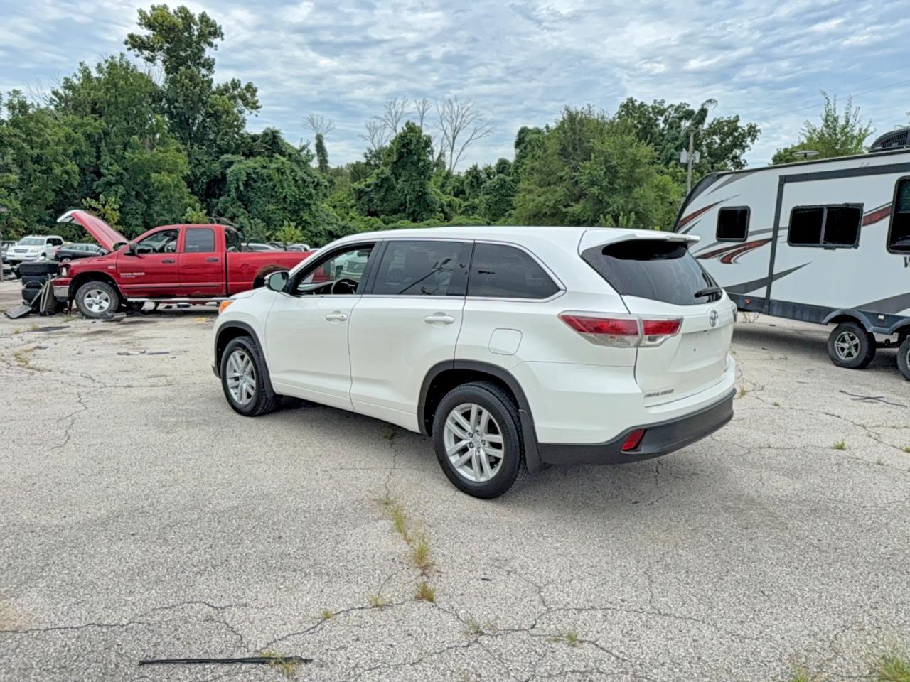 2014 Toyota Highlander Le Белый vin: 5TDBKRFH1ES015566