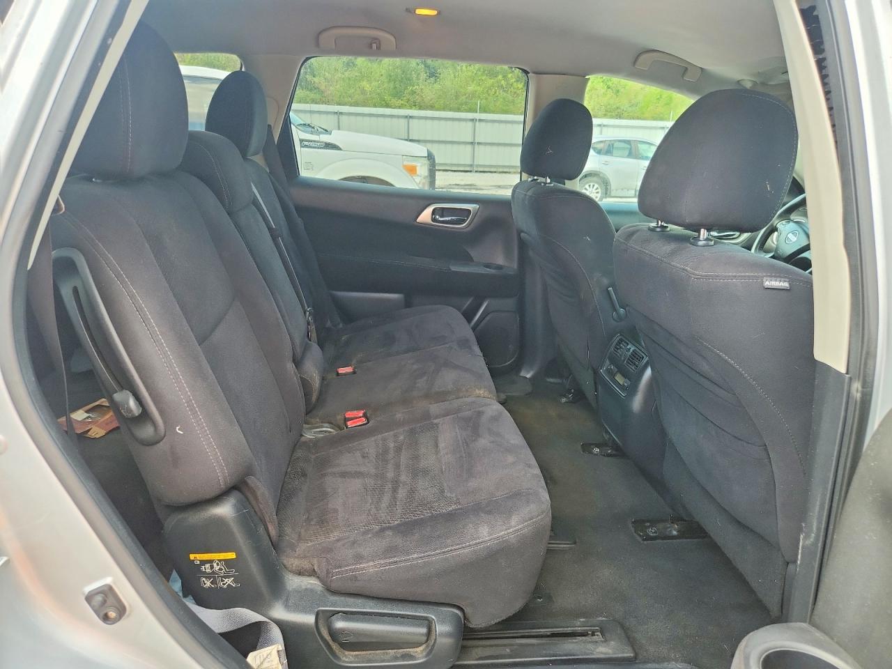 2013 Nissan Pathfinder S Silver vin: 5N1AR2MM6DC631564