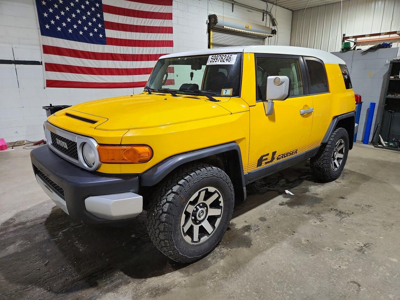 2008 Toyota Fj Cruiser Base Yellow vin: JTEBU11F08K017897