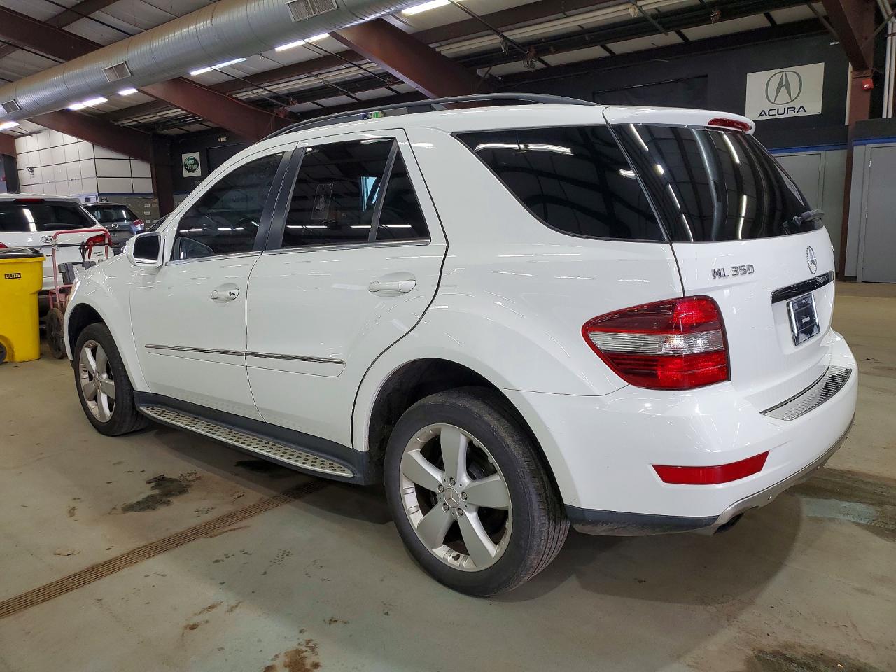 2010 Mercedes Benz Ml White vin: 4JGBB8GB3AA536750