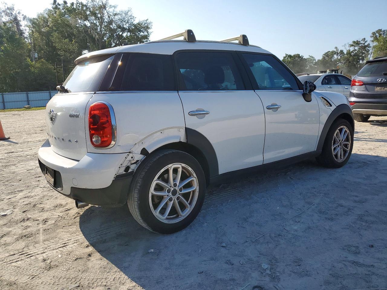 2015 Mini Cooper Countryman White vin: WMWZB3C59FWR44473