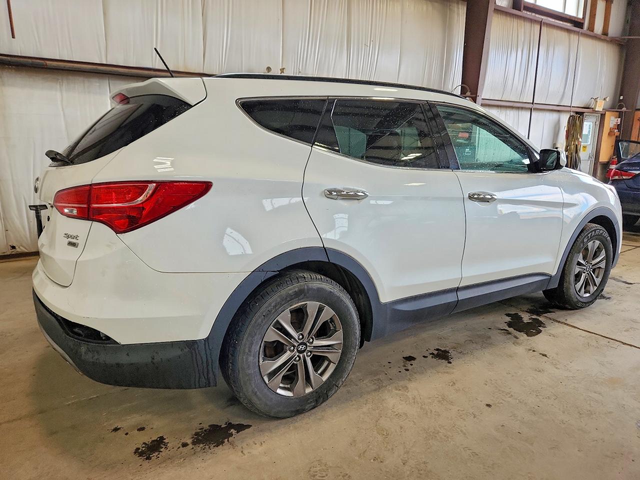 2015 Hyundai Santa Fe Sport White vin: 5XYZUDLB1FG273919