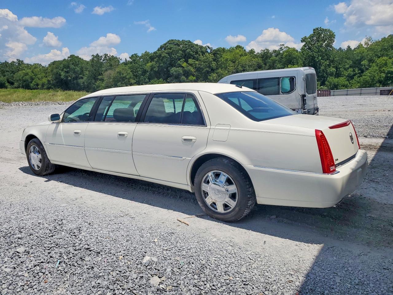 2006 Cadillac Professional Chassis White vin: 1GEEH96Y66U550277
