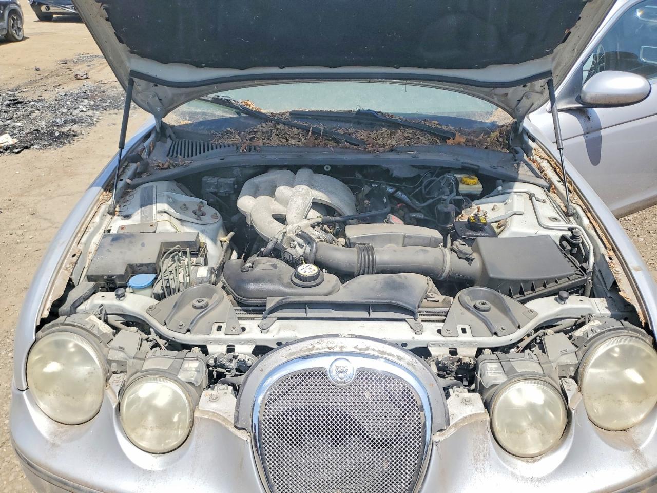 2005 Jaguar S-type Silver vin: SAJWA01T85FN18878