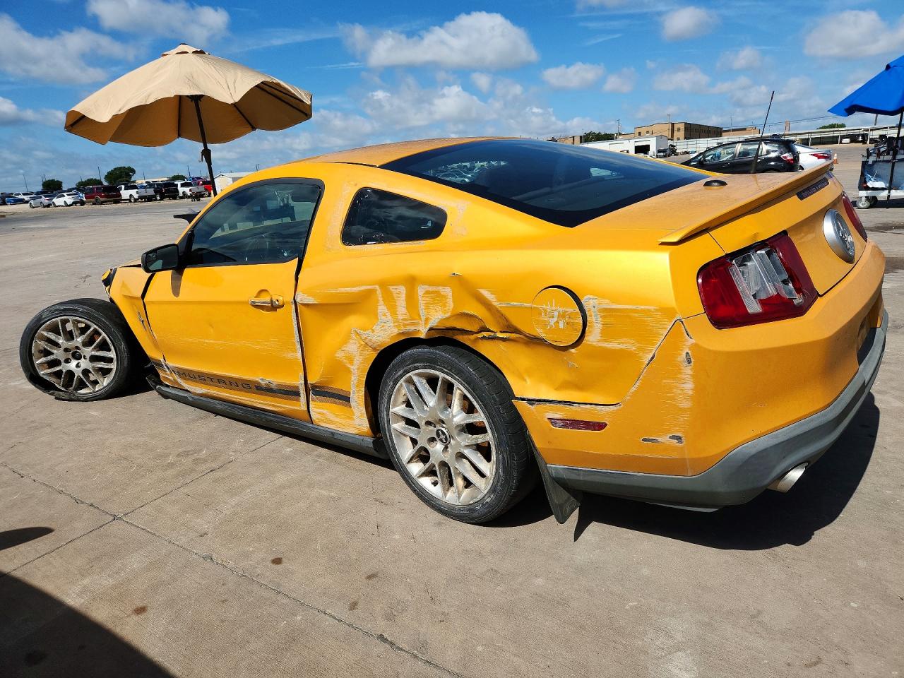 2012 Ford Mustang Yellow vin: 1ZVBP8AM1C5219669