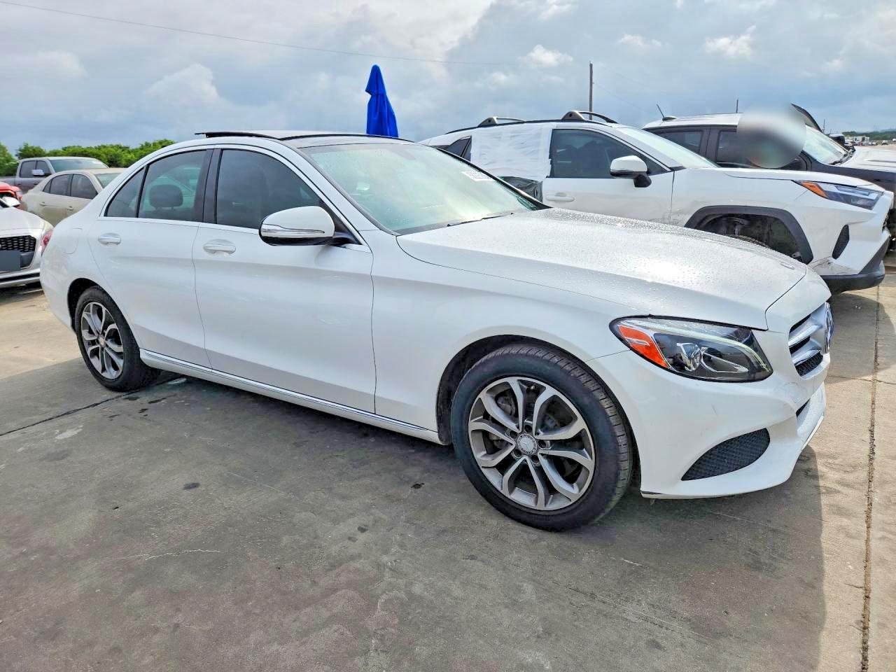 2015 Mercedes-benz C 300 4matic White vin: 55SWF4KB7FU074961