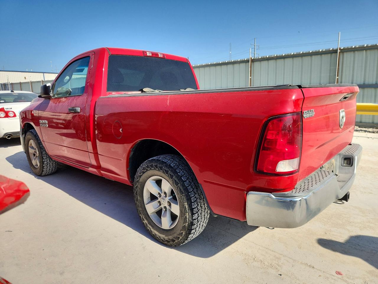 2014 Ram 1500 St Red vin: 3C6JR6AG9EG240246