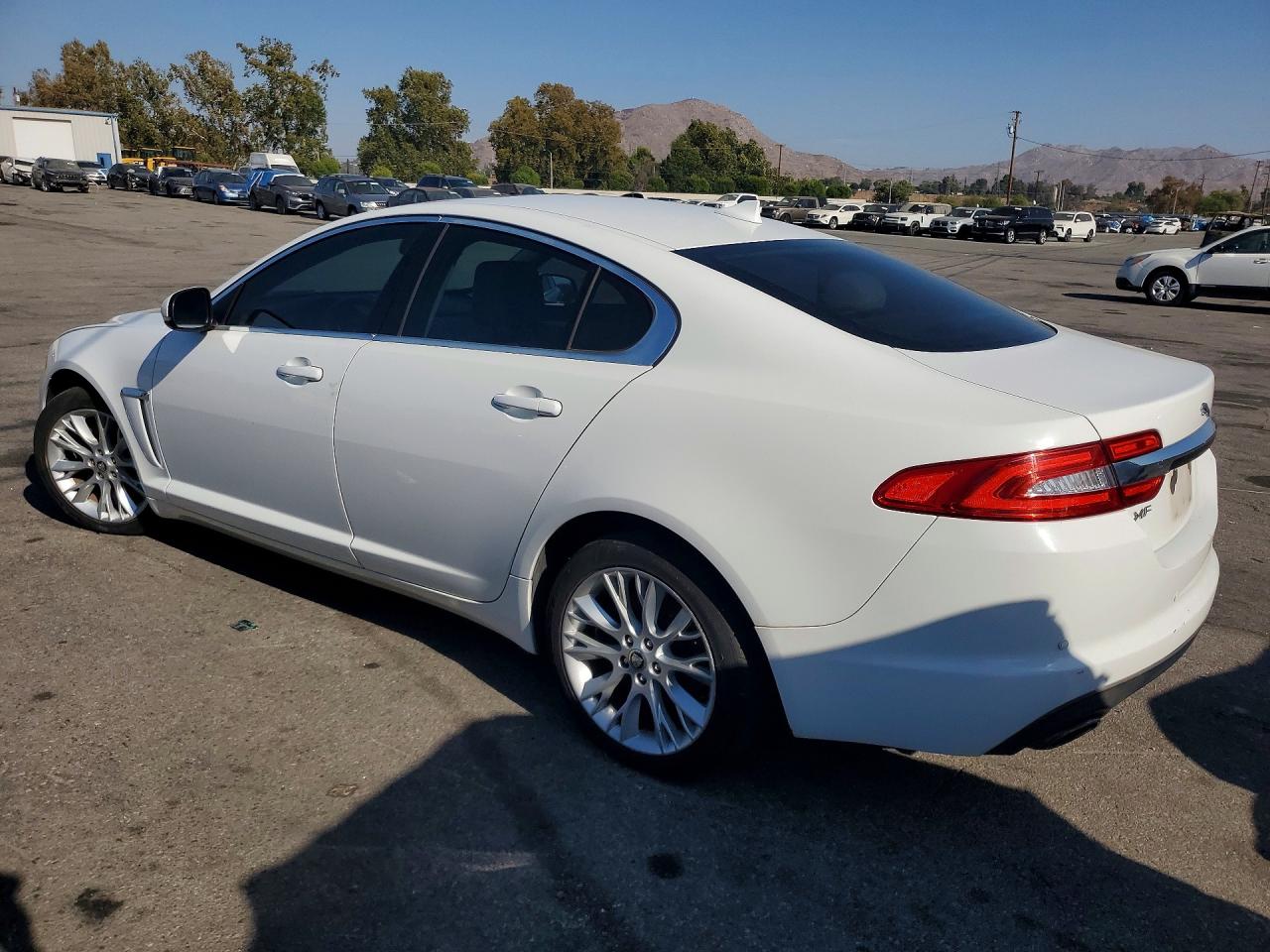 2013 Jaguar Xf White vin: SAJWA0ES2DPS82304