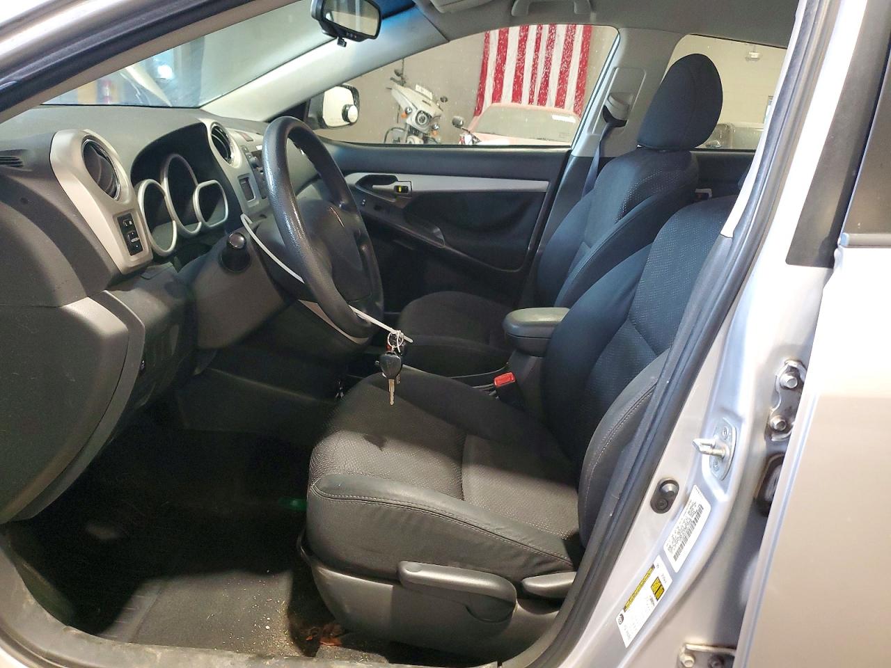 2010 Pontiac Vibe Silver vin: 5Y2SP6E09AZ413936