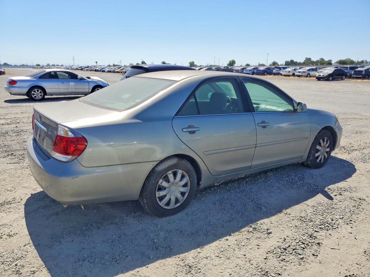 2005 Toyota Camry Le Silver vin: 4T1BE32K75U613321