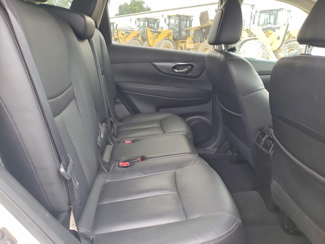 2015 Nissan Rogue S White vin: 5N1AT2MV2FC841463