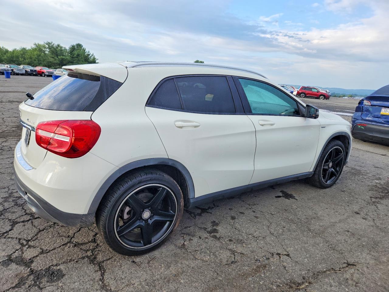 2015 Mercedes-benz Gla 250 4matic White vin: WDCTG4GBXFJ038016