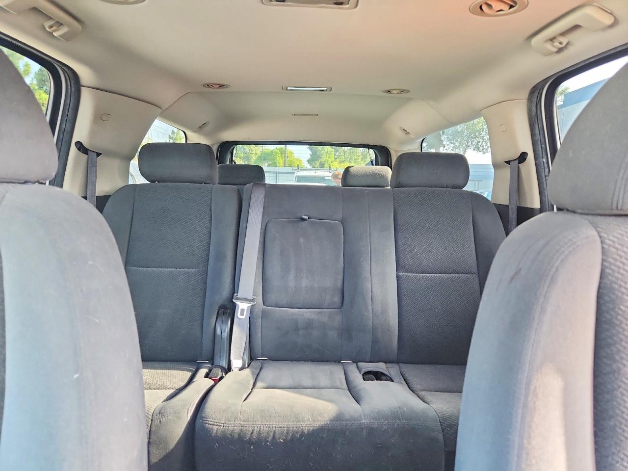 2007 Chevrolet Suburban C1500 White vin: 3GNFC16067G196649
