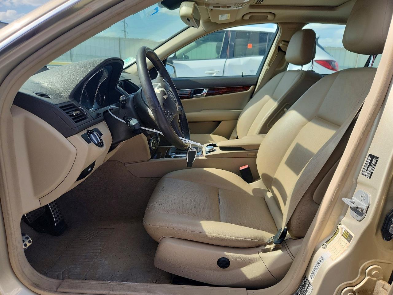 2010 Mercedes-benz C 300 Tan vin: WDDGF5EB6AR107190