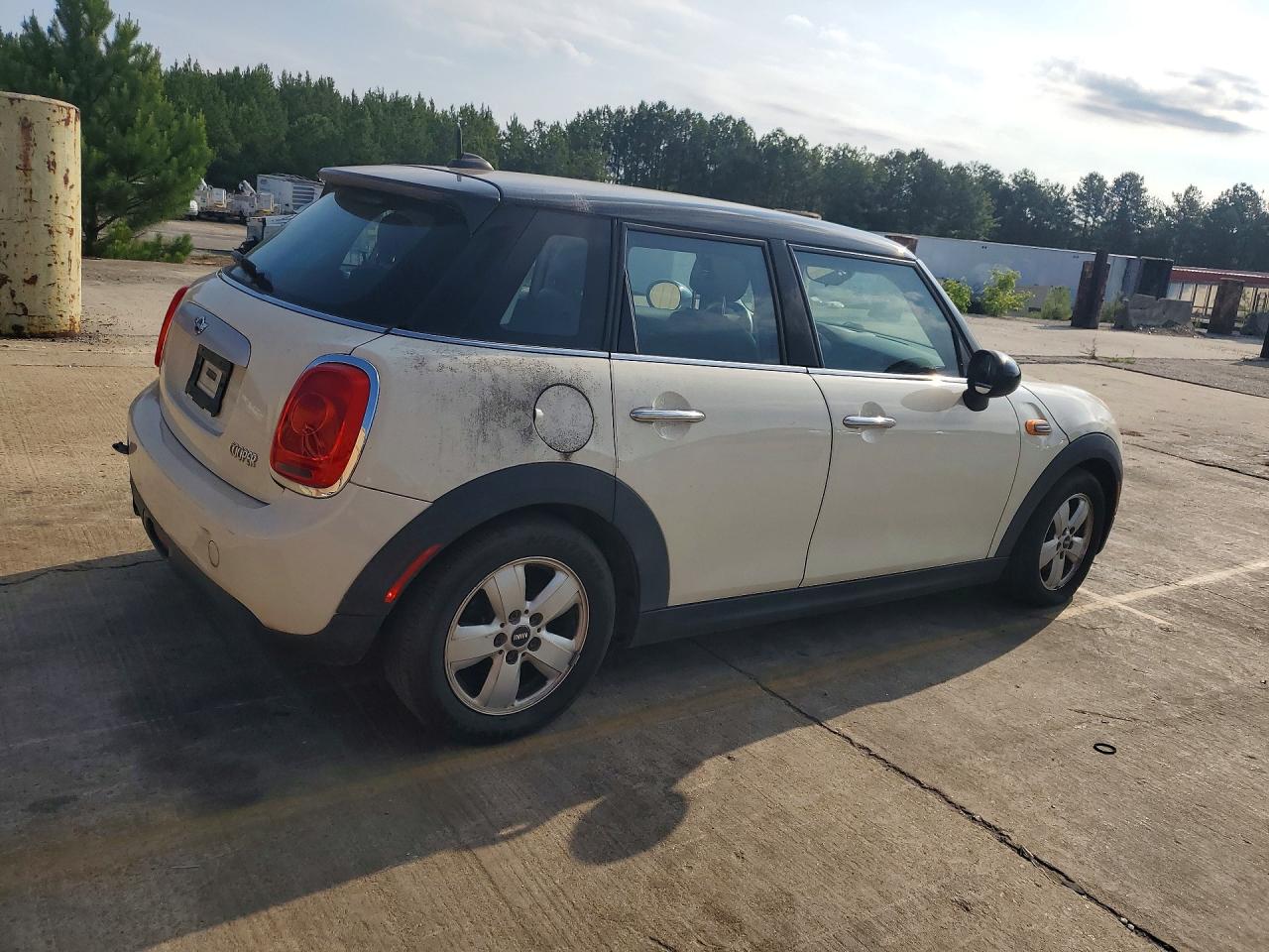 2015 Mini Cooper White vin: WMWXS5C5XFT837582
