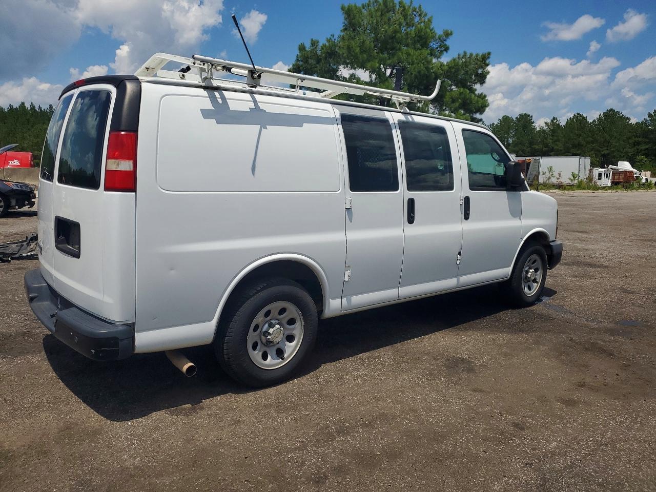 2013 Chevrolet Express G1500 Белый vin: 1GCSGAF46D1111382