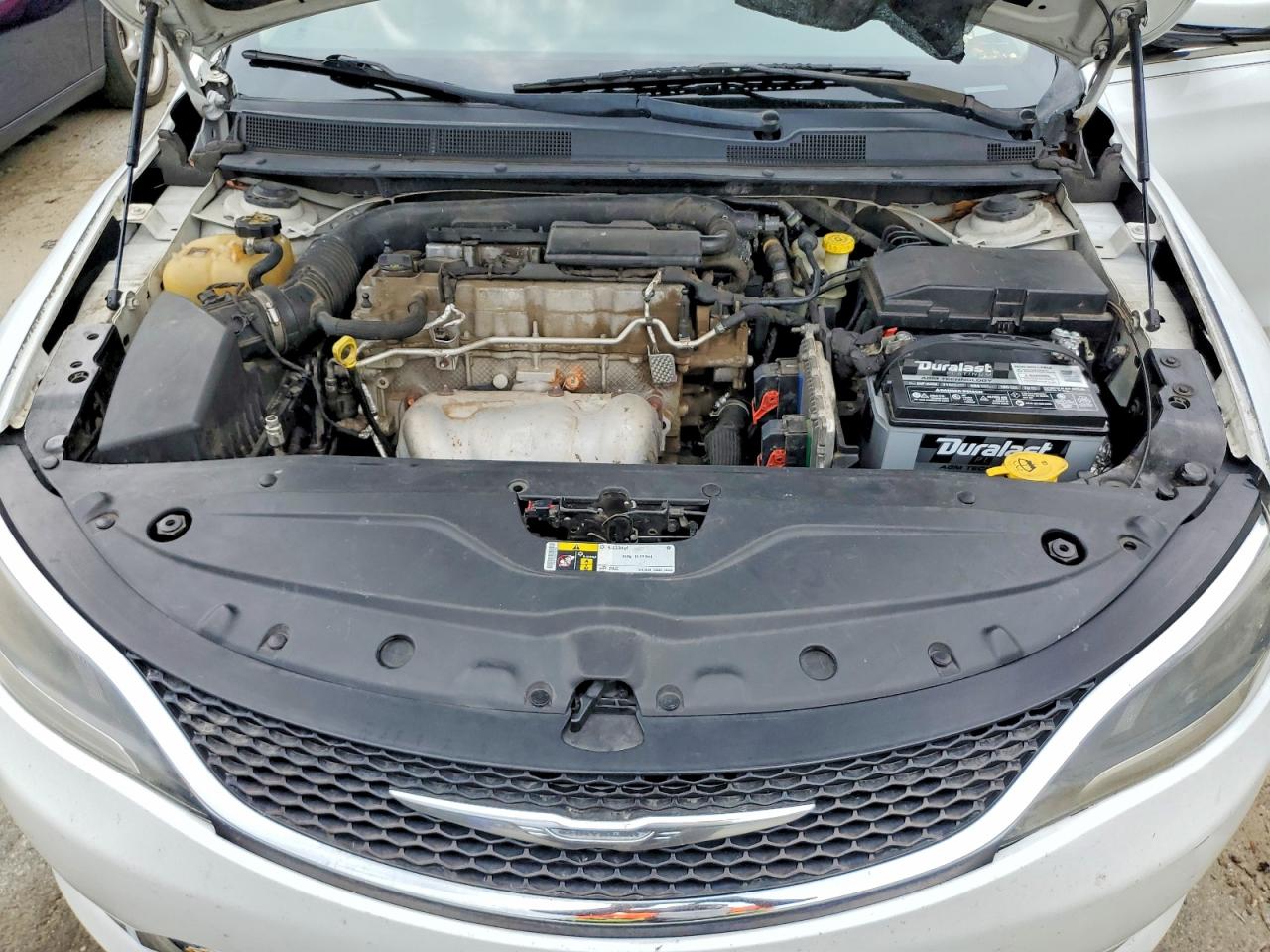 2015 Chrysler 200 C White vin: 1C3CCCCB2FN629181