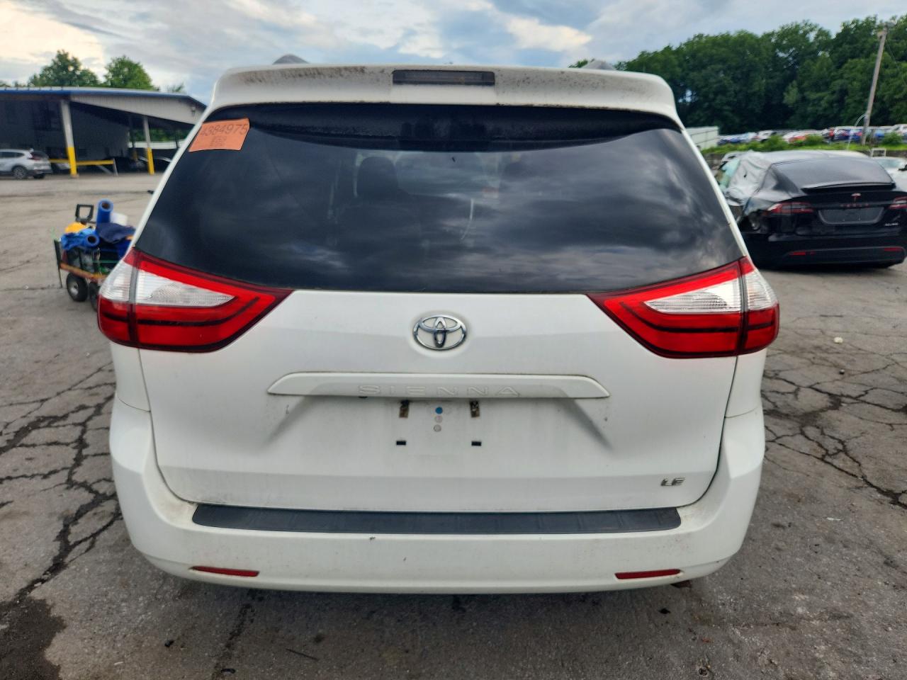 2015 Toyota Sienna Le White vin: 5TDKK3DC4FS539039