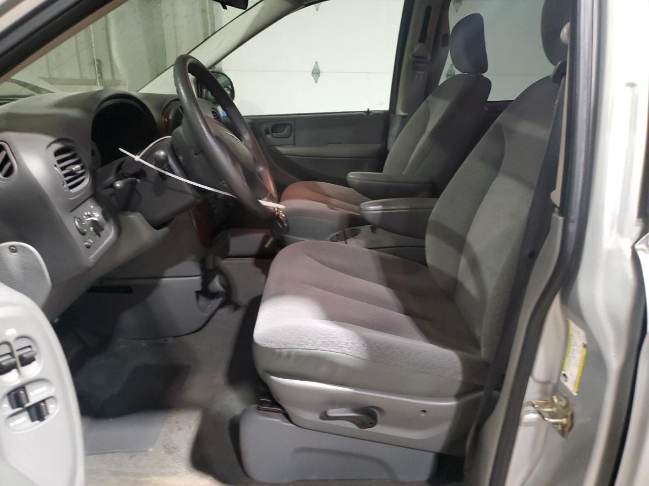 2006 Chrysler Town & Country Silver vin: 1A4GP45R56B690926