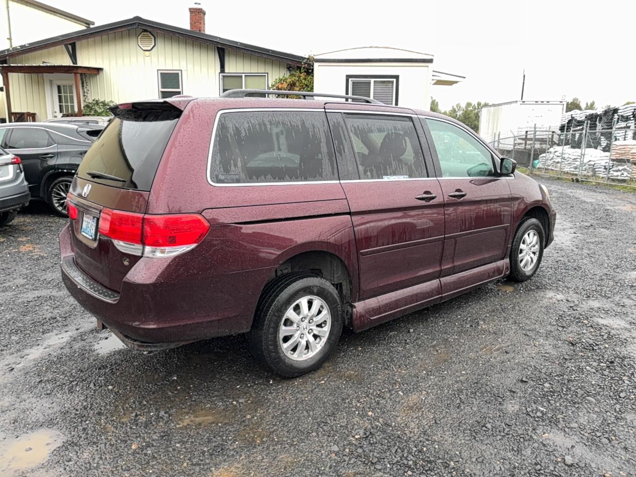 2010 Honda Odyssey Exl Burgundy vin: 5FNRL3H68AB013106
