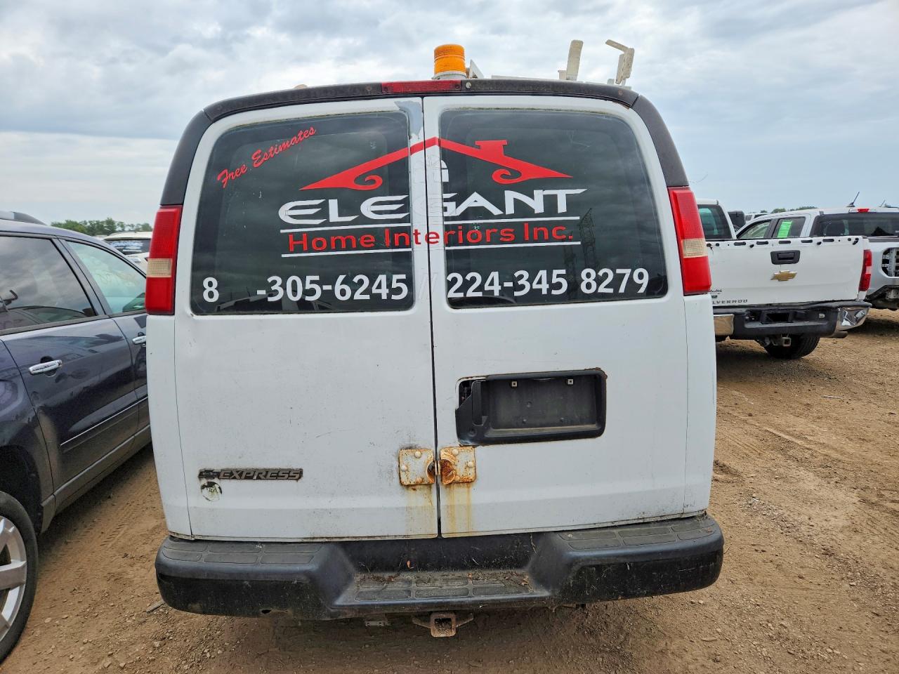 2008 Chevrolet Express G1500 White vin: 1GCFG15X481147557
