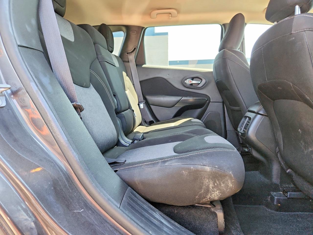 2014 Jeep Cherokee Latitude Gray vin: 1C4PJLCS7EW265612