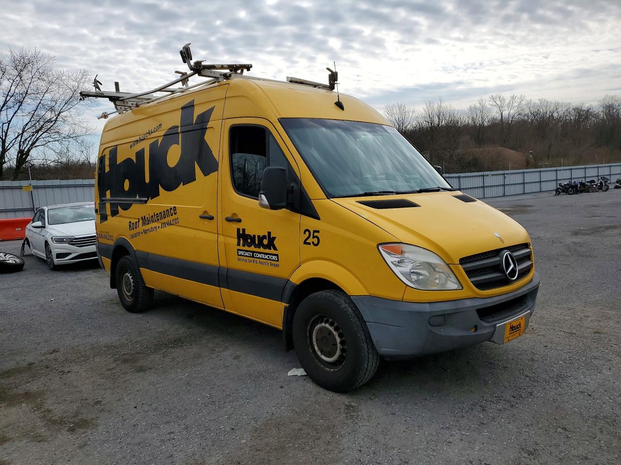 2011 Mercedes-benz Sprinter 2500 Yellow vin: WD3PE7CC9B5584817