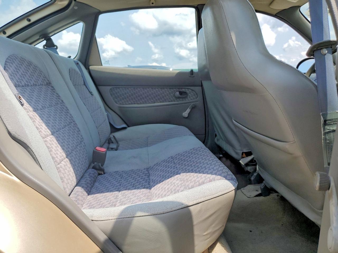 1997 Ford Aspire Серебряный vin: KNJLT06H4V6198990