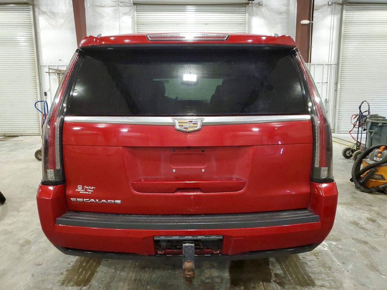 2015 Cadillac Escalade Luxury Red vin: 1GYS4MKJ0FR528999
