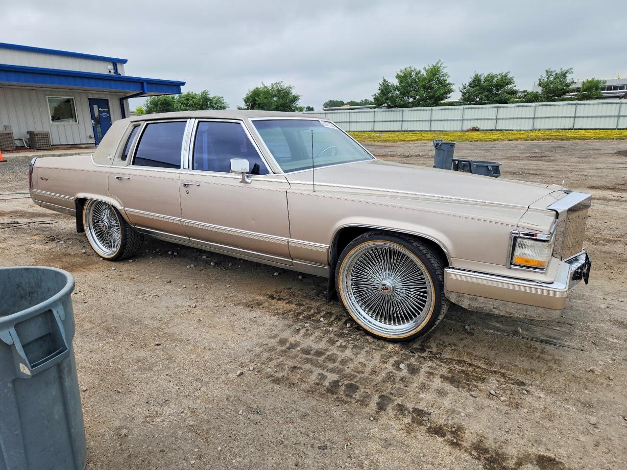 1991 Cadillac Brougham Tan vin: 1G6DW54E0MR713116