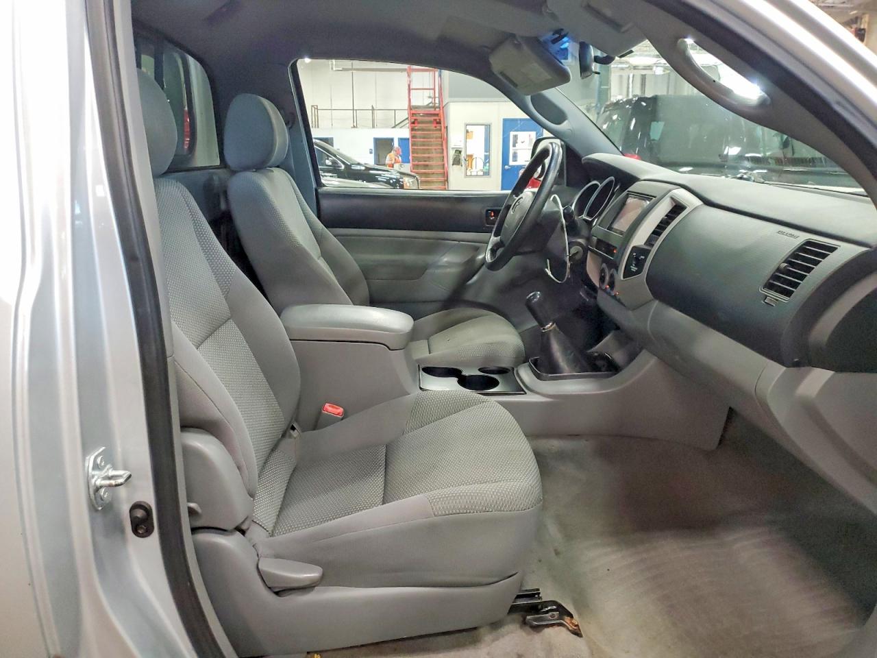 2006 Toyota Tacoma Base Серебряный vin: 5TEPX42N36Z283352