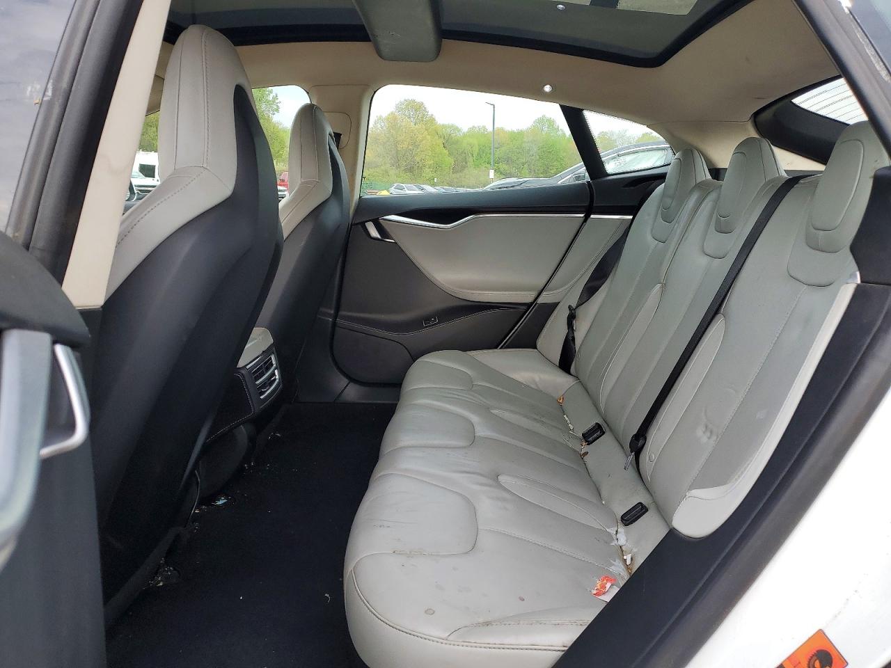 2014 Tesla Model S White vin: 5YJSA1H15EFP36580