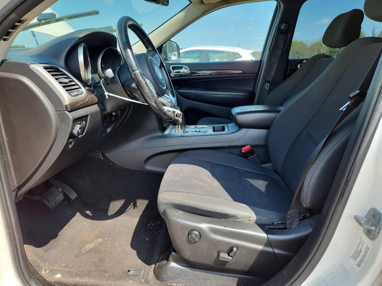 2012 Jeep Grand Cherokee Laredo White vin: 1C4RJFAG8CC250561