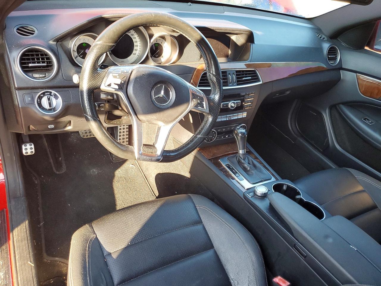 2015 Mercedes-benz C 250 Red vin: WDDGJ4HB1FG354317