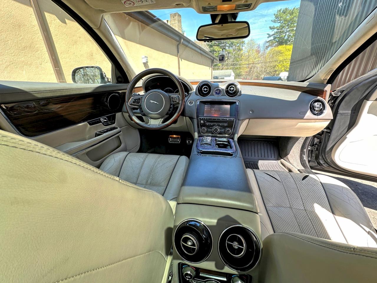 2011 Jaguar Xjl Серый vin: SAJWA2GB8BLV15633