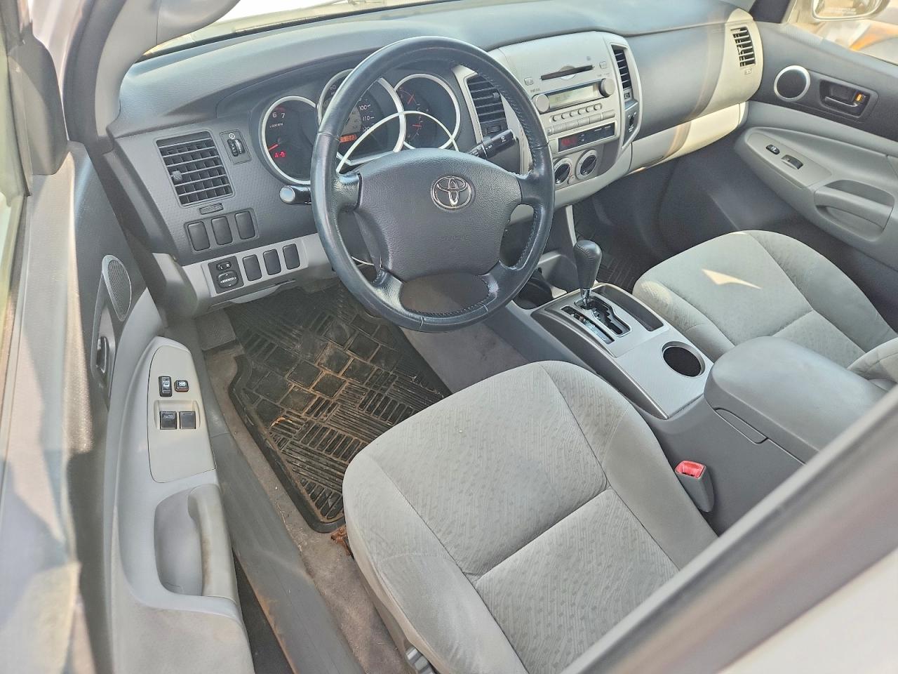 2007 Toyota Tacoma Base White vin: 5TETX22N17Z355122