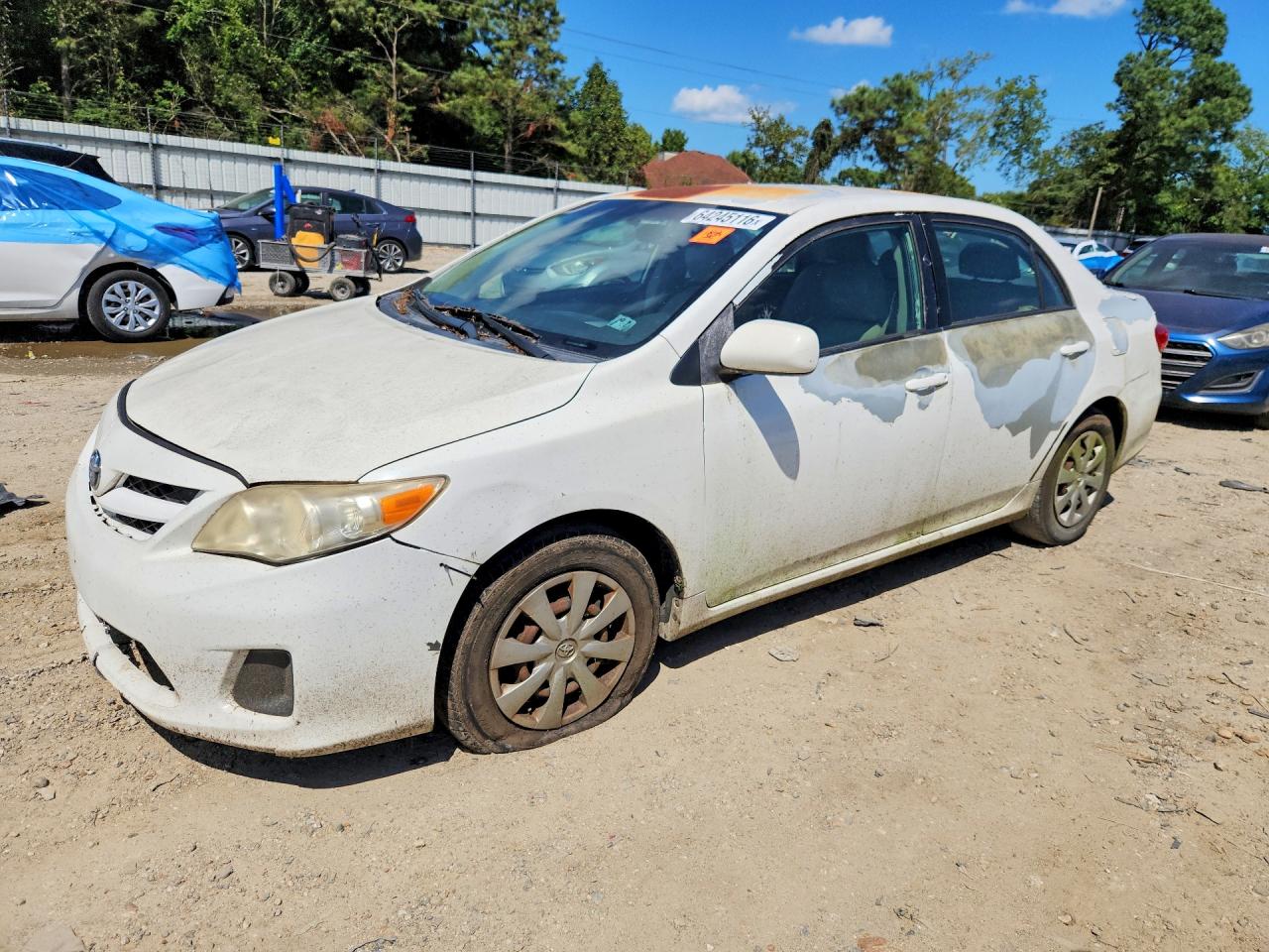 2011 Toyota Corolla Le White vin: JTDBU4EE7BJ093279