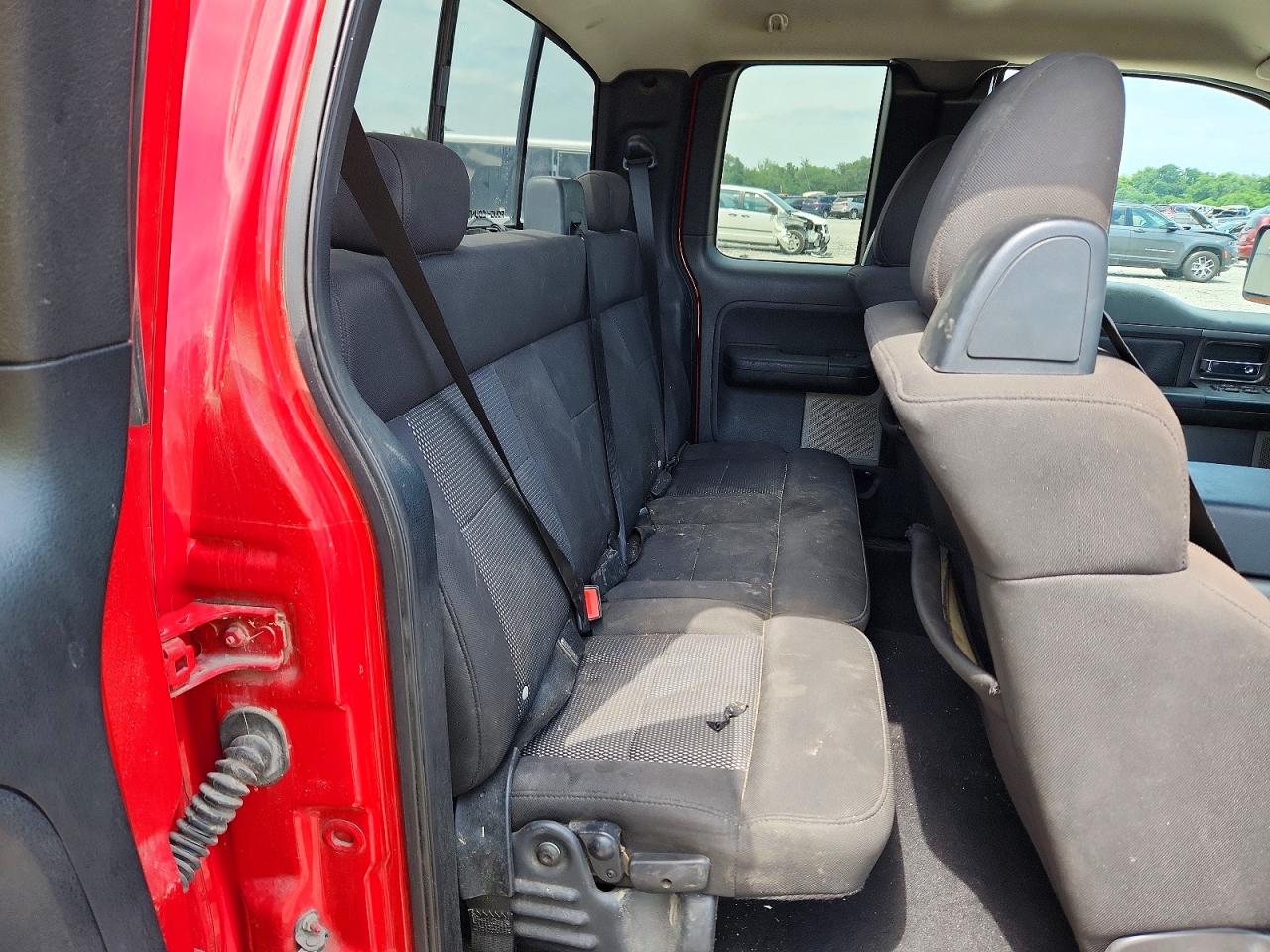 2005 Ford F150 Red vin: 1FTPX04595KC53815