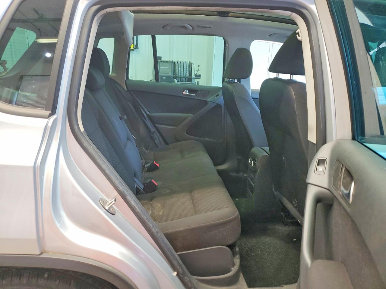 2013 Volkswagen Tiguan S Silver vin: WVGBV3AX2DW578185