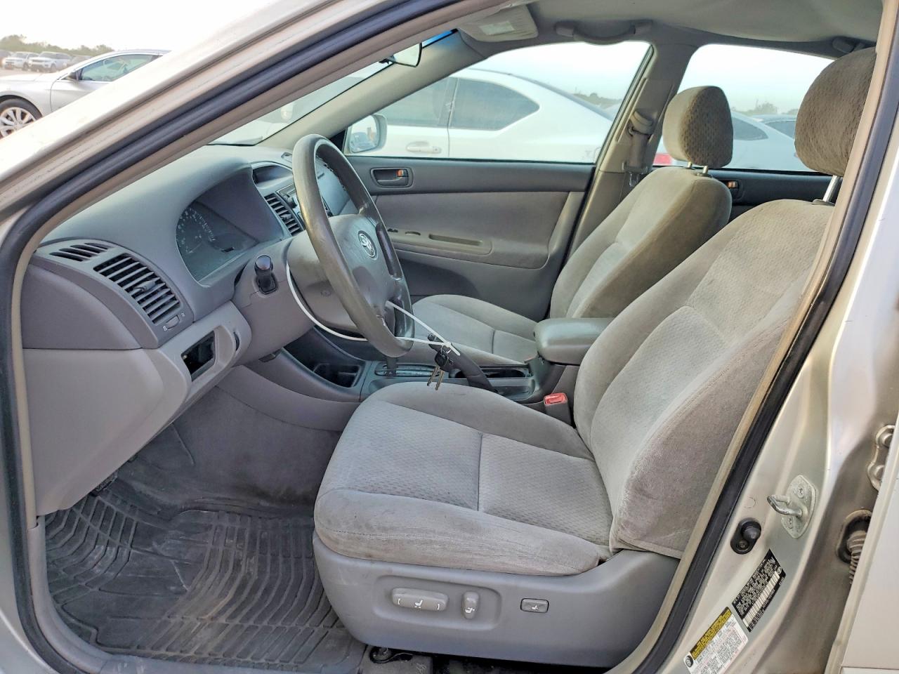 2004 Toyota Camry Le Silver vin: 4T1BE32K54U836715