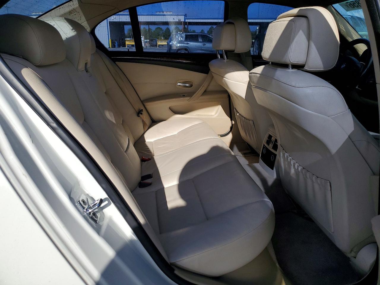 2010 Bmw 528 Xi White vin: WBANV1C50AC156847