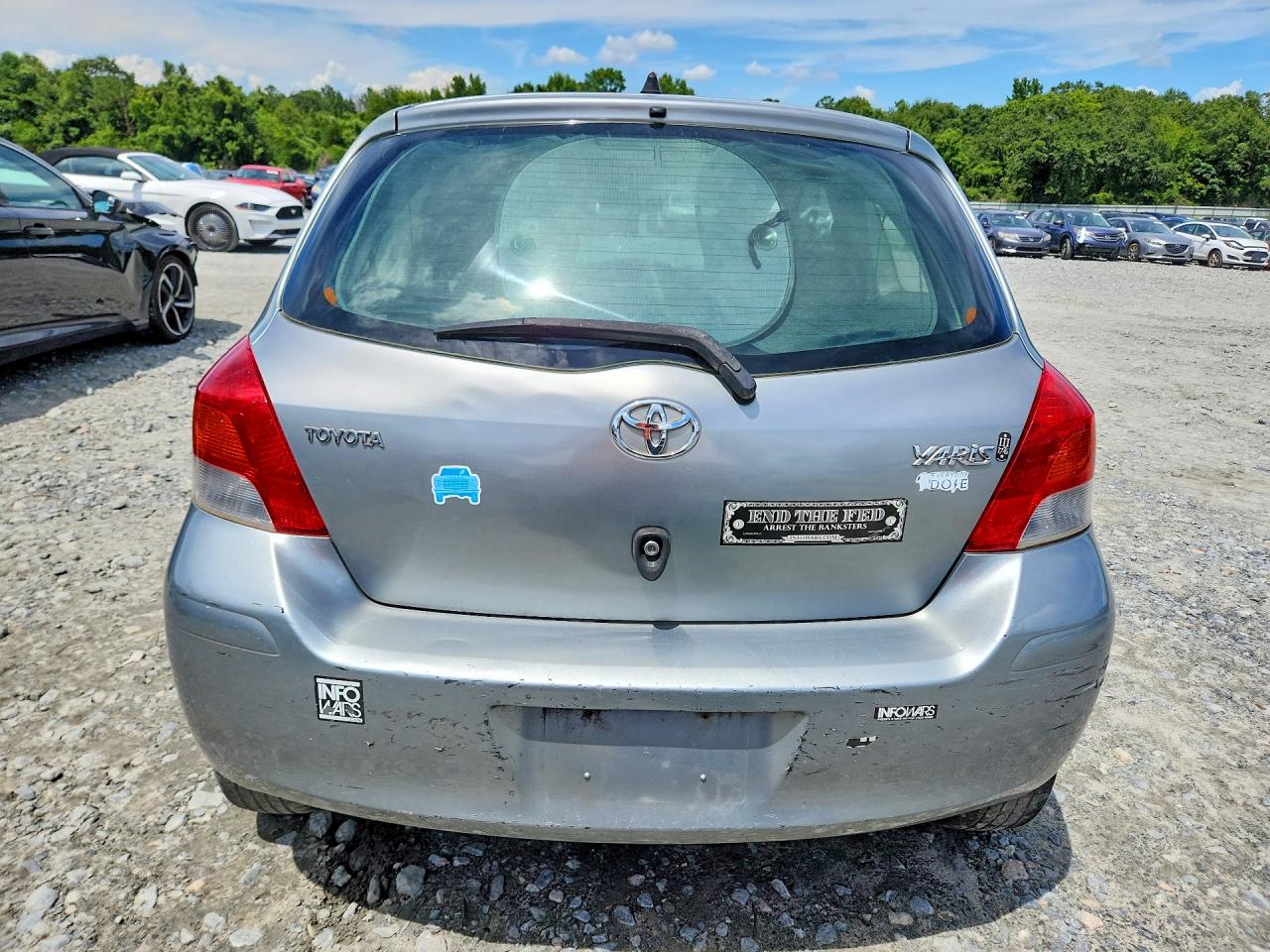 2009 Toyota Yaris Base Серебряный vin: JTDJT903X95263929
