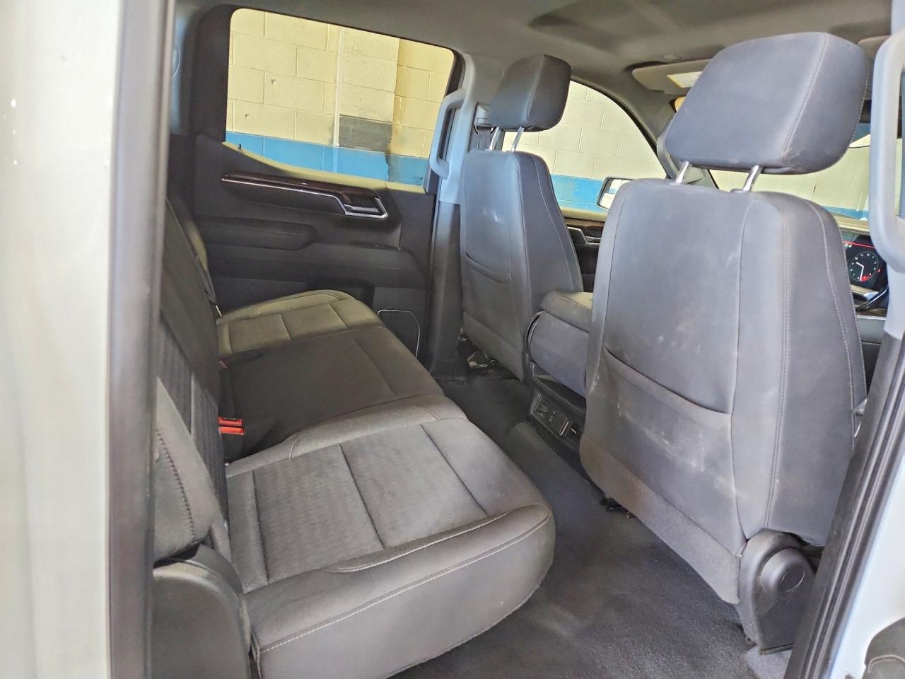 2023 Gmc Sierra K1500 Sle Белый vin: 3GTUUBED7PG247616